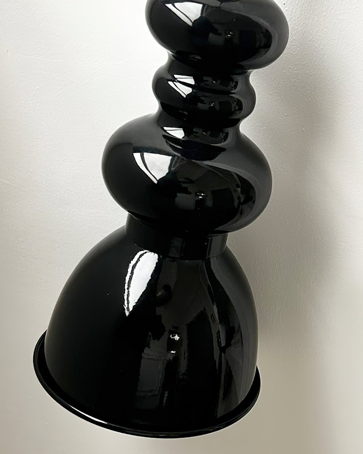 Modern Svelte Undulating Metal Pendant Light for Contemporary Dining and Foyer