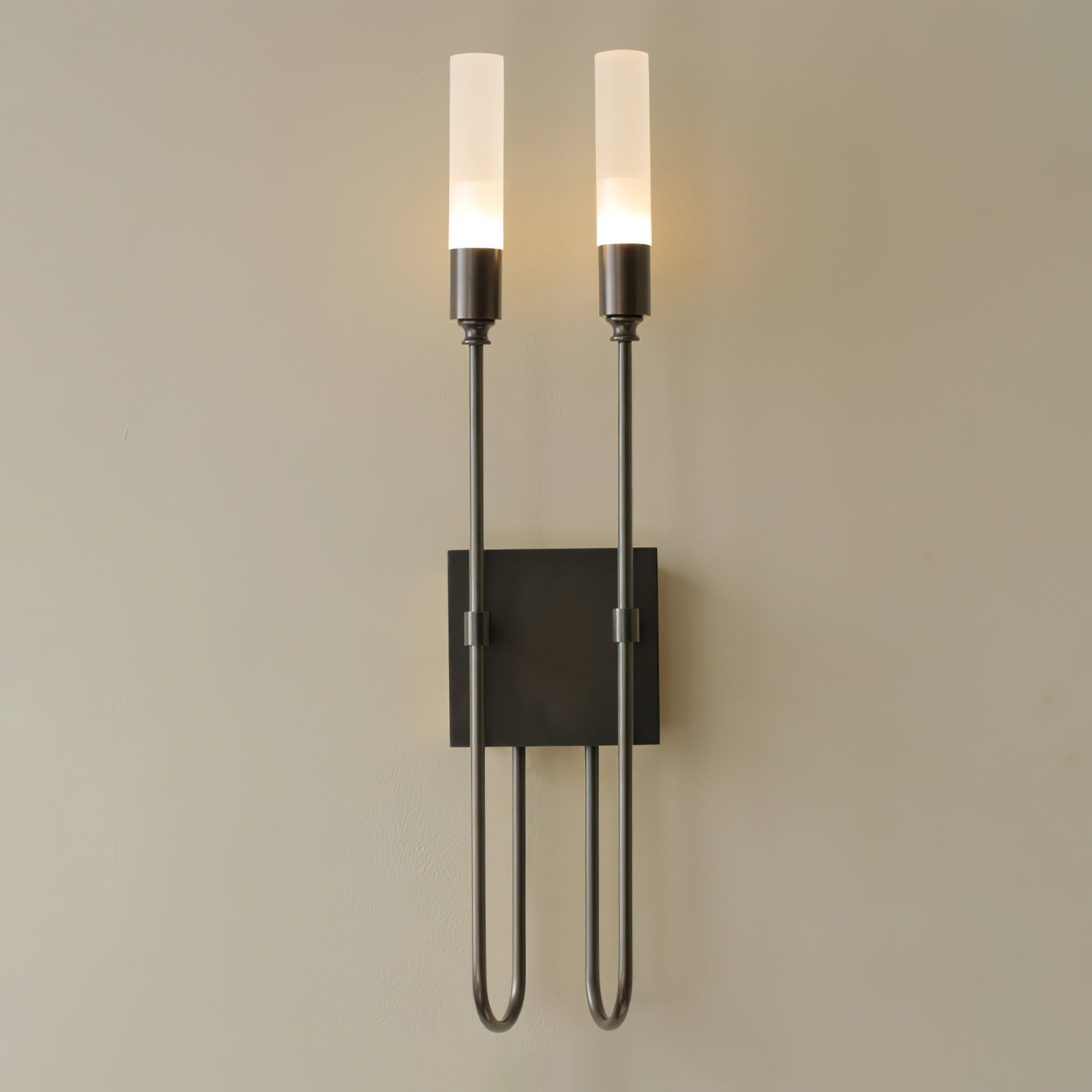 Modern Symmetrical Double Arrow Wall Sconce Minimalist Indoor Metal Light Fixture