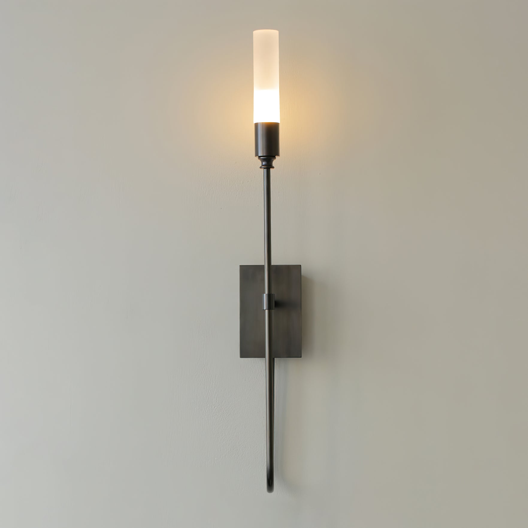 Modern Symmetrical Double Arrow Wall Sconce Minimalist Indoor Metal Light Fixture