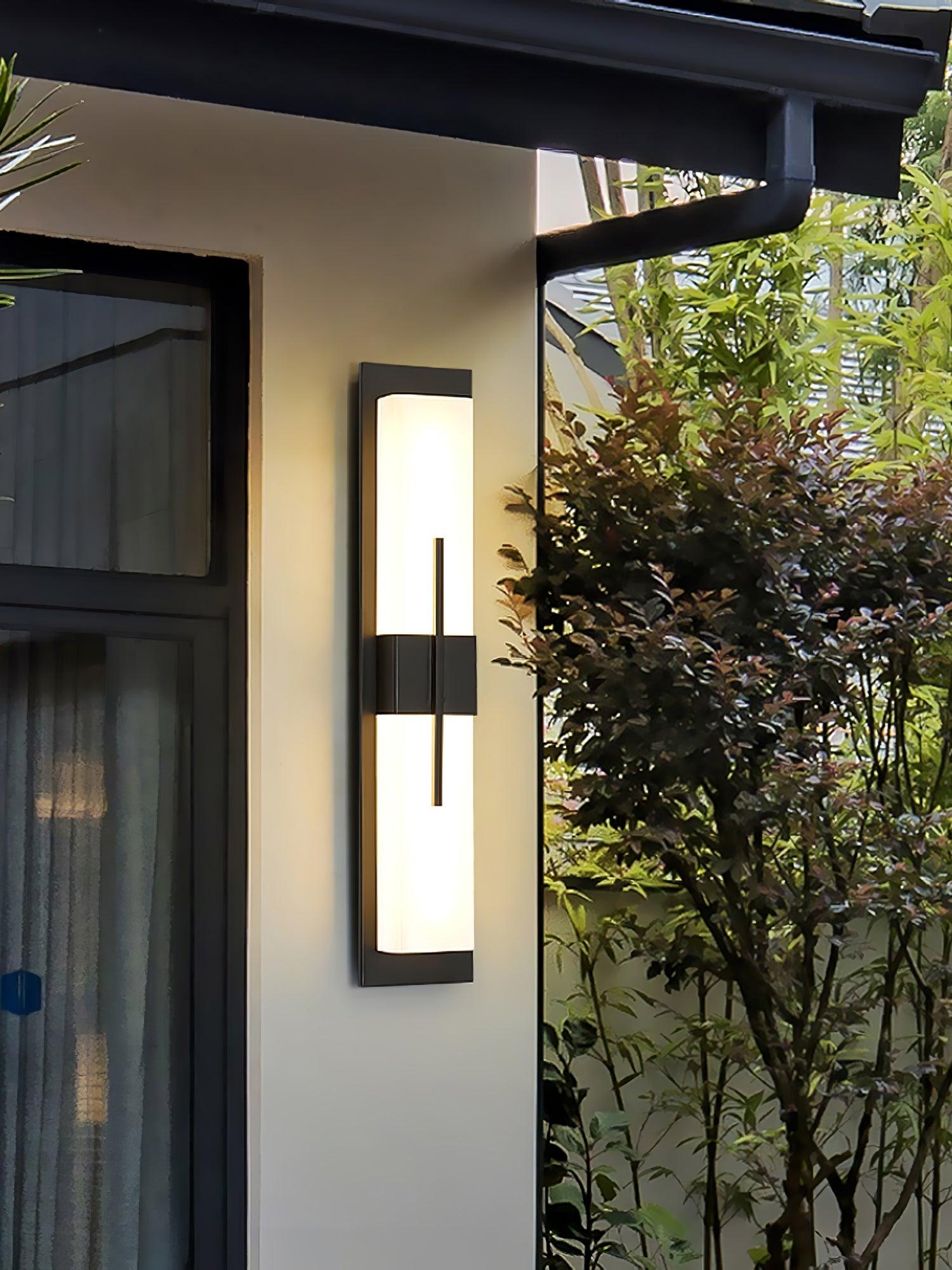 Modern Vertical LED Outdoor Wall Sconce Waterproof IP65 Exterior Garden Lighting