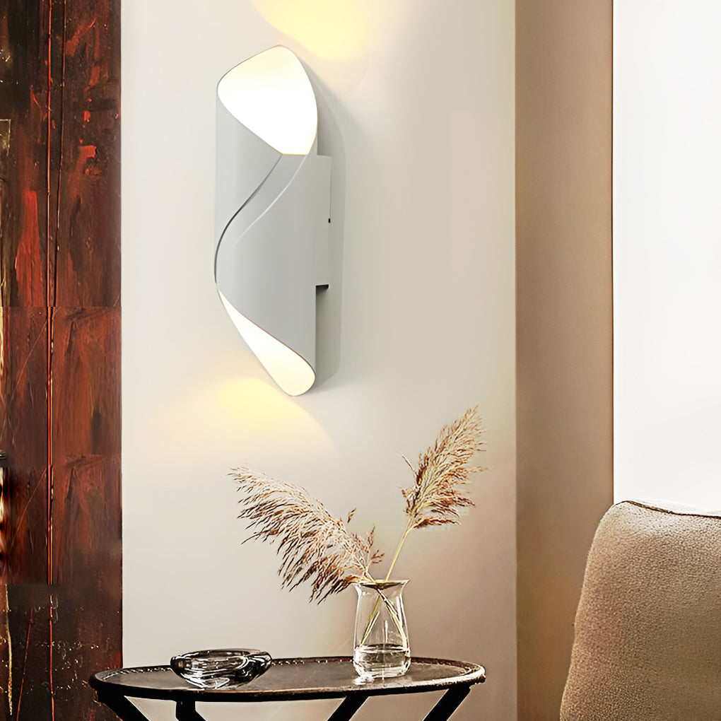 Modern Waterproof LED Up and Down Outdoor Wall Sconce for Porch and Garden Lighting