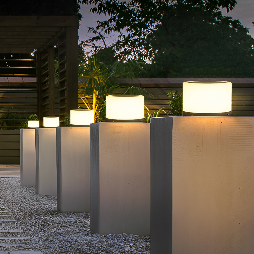 Modern Waterproof Solar LED Round Outdoor Garden Lights for Landscape and Courtyard Lighting