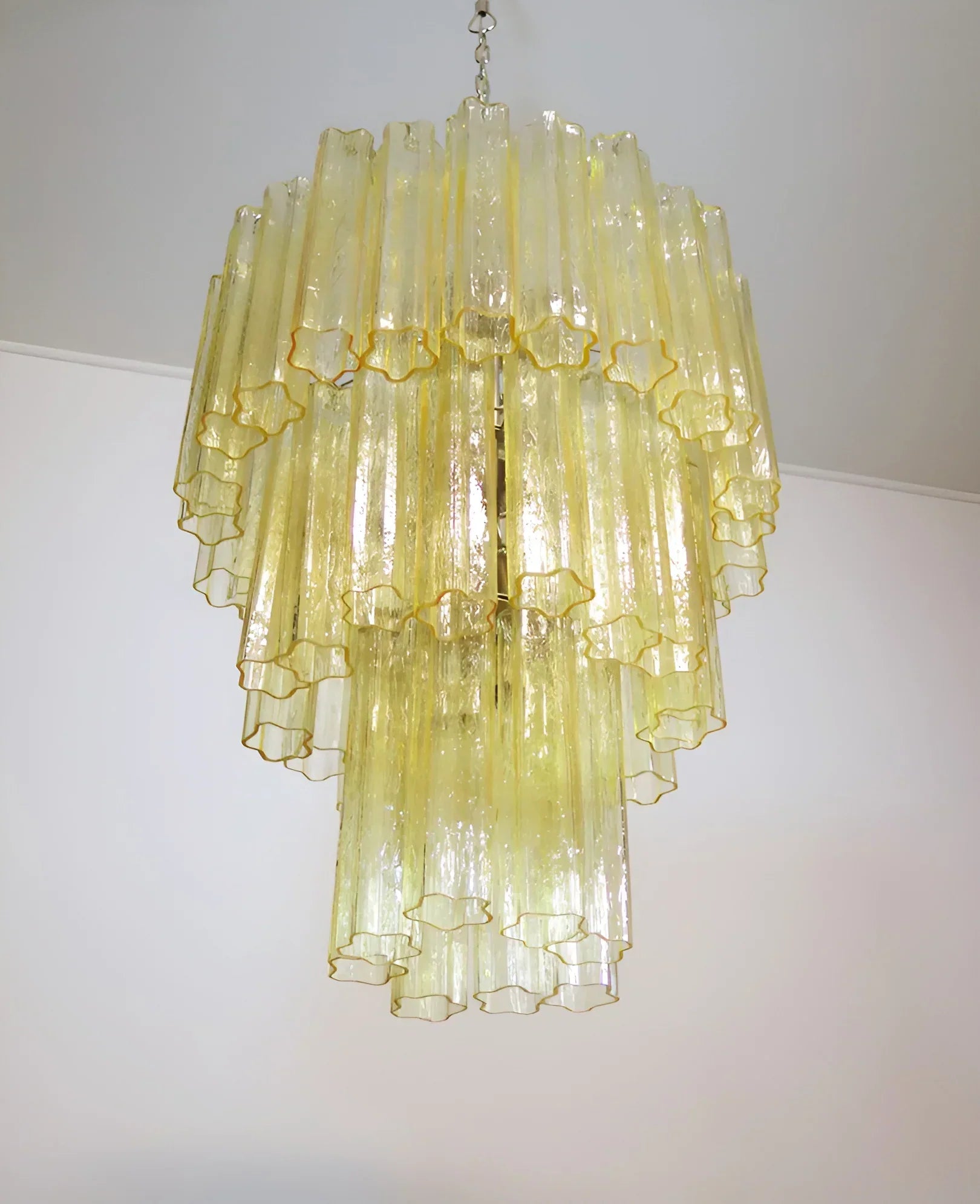 modern-yellow-murano-glass-tube-chandelier-for-luxury-living-room-and-dining-areas