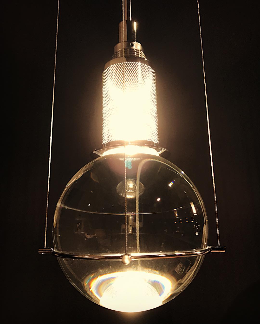 modern-glass-crystal-pendant-light-gold-chandelier-with-cylindrical-reflector-and-spherical-element-design