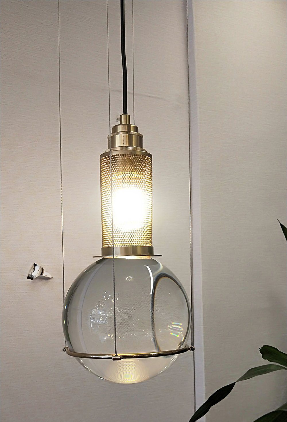 modern-glass-crystal-pendant-light-gold-chandelier-with-cylindrical-reflector-and-spherical-element-design