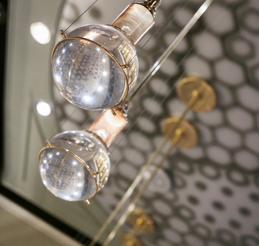 modern-glass-crystal-pendant-light-gold-chandelier-with-cylindrical-reflector-and-spherical-element-design
