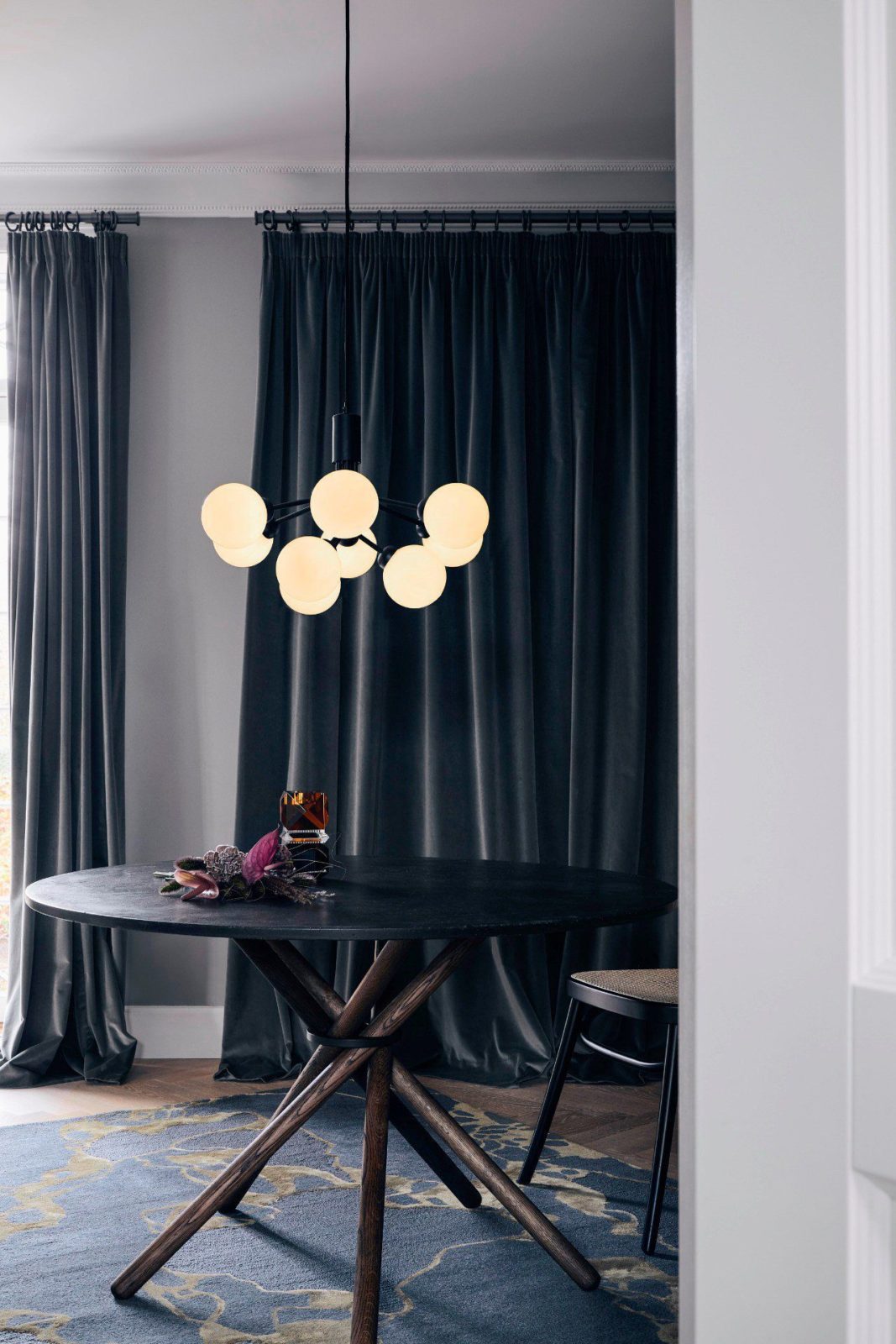 modern-apiales-glass-globe-chandelier-flower-inspired-pendant-light-for-dining-room