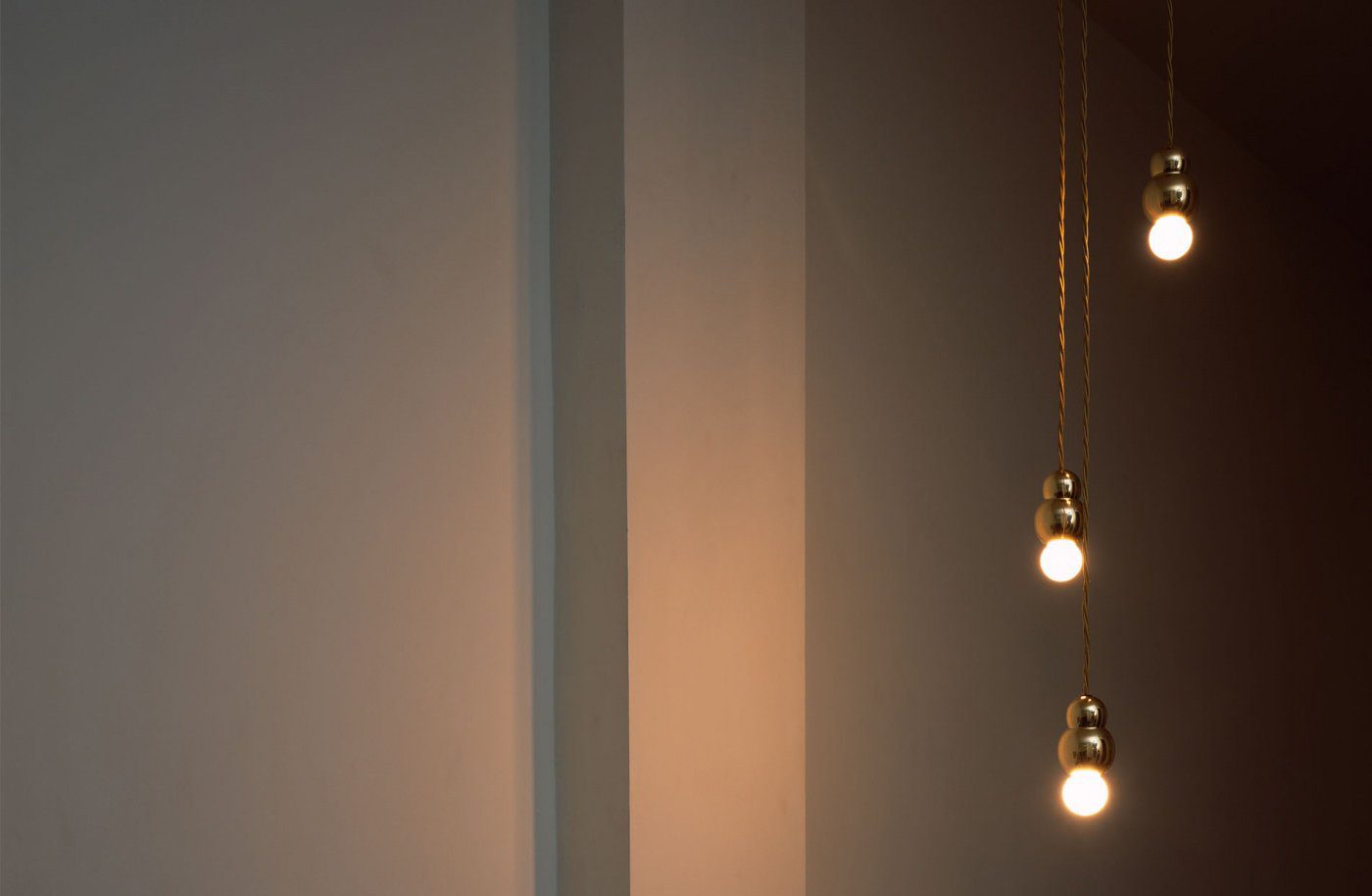 modern-spherical-pendant-light-minimalist-globe-hanging-lamp-for-dining-room-and-living-area