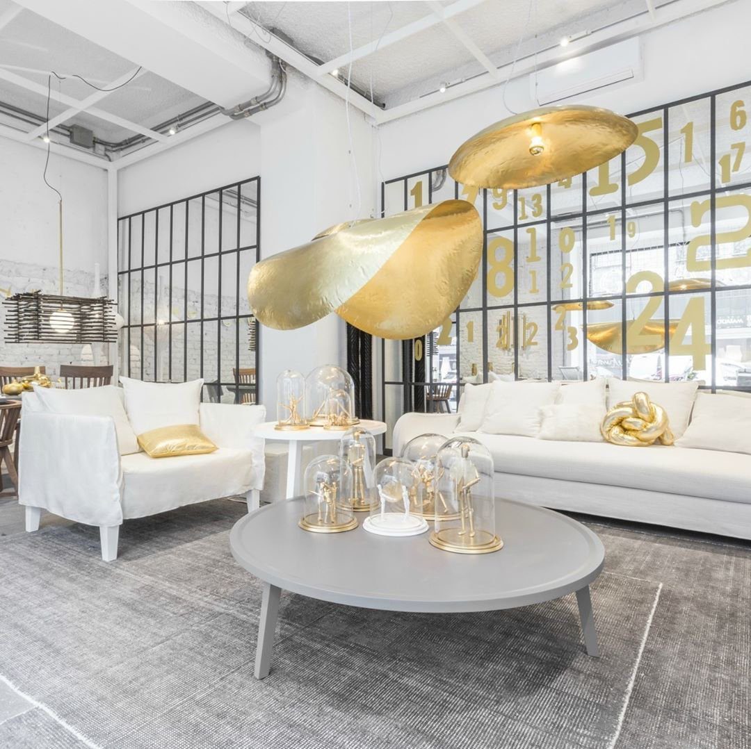 handcrafted-hammered-brass-pendant-lamp-for-modern-kitchen-island-and-elegant-dining-room