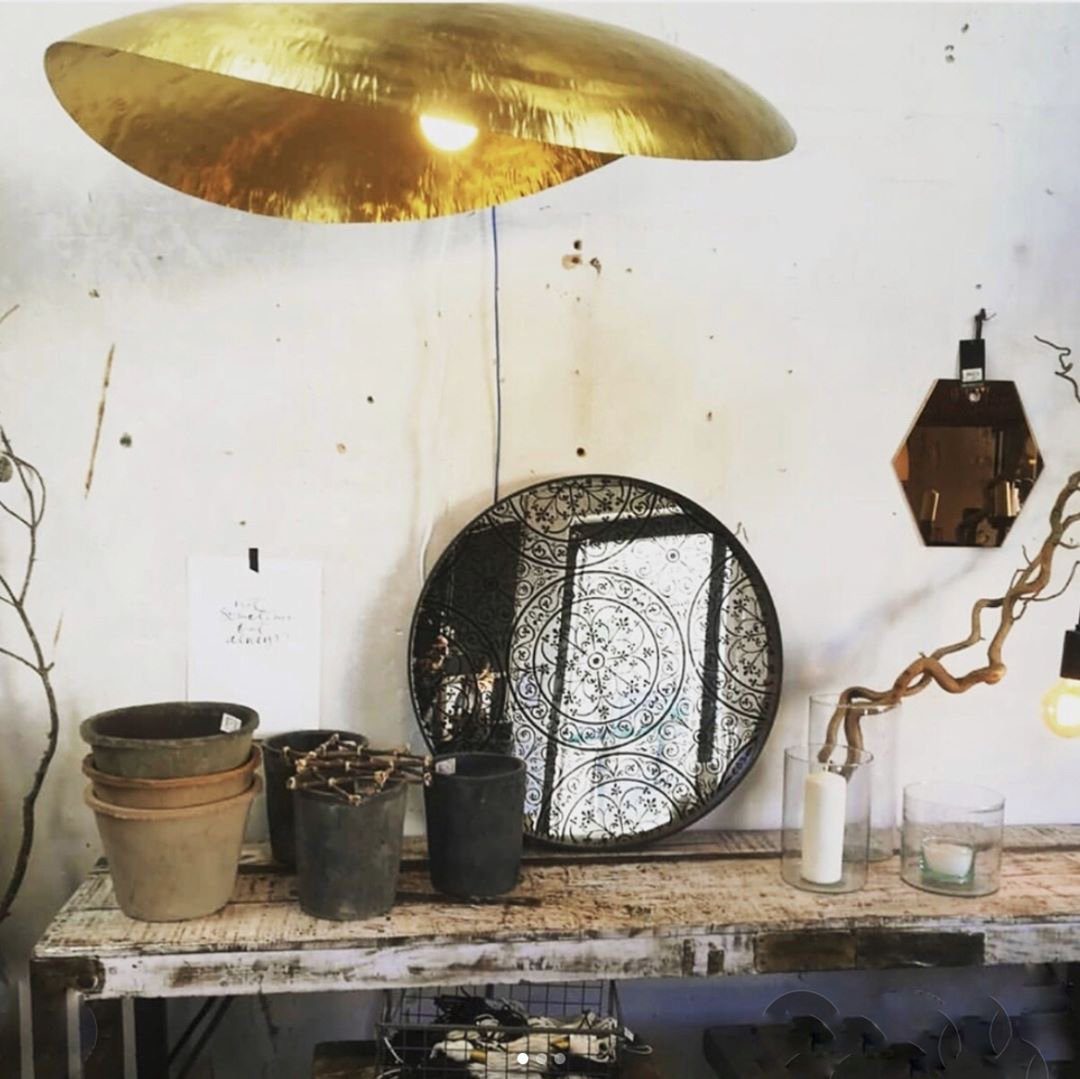 handcrafted-hammered-brass-pendant-lamp-for-modern-kitchen-island-and-elegant-dining-room