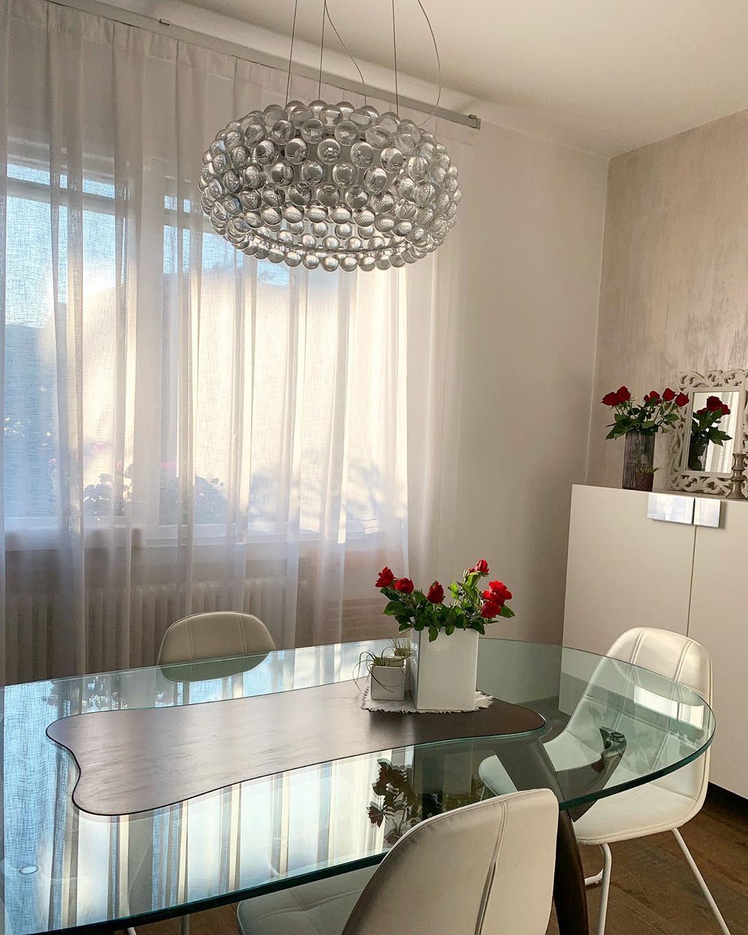 modern-transparent-sphere-pendant-light-acrylic-chandelier-for-living-room-and-bedroom