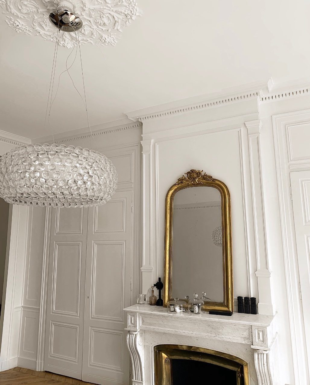 modern-transparent-sphere-pendant-light-acrylic-chandelier-for-living-room-and-bedroom