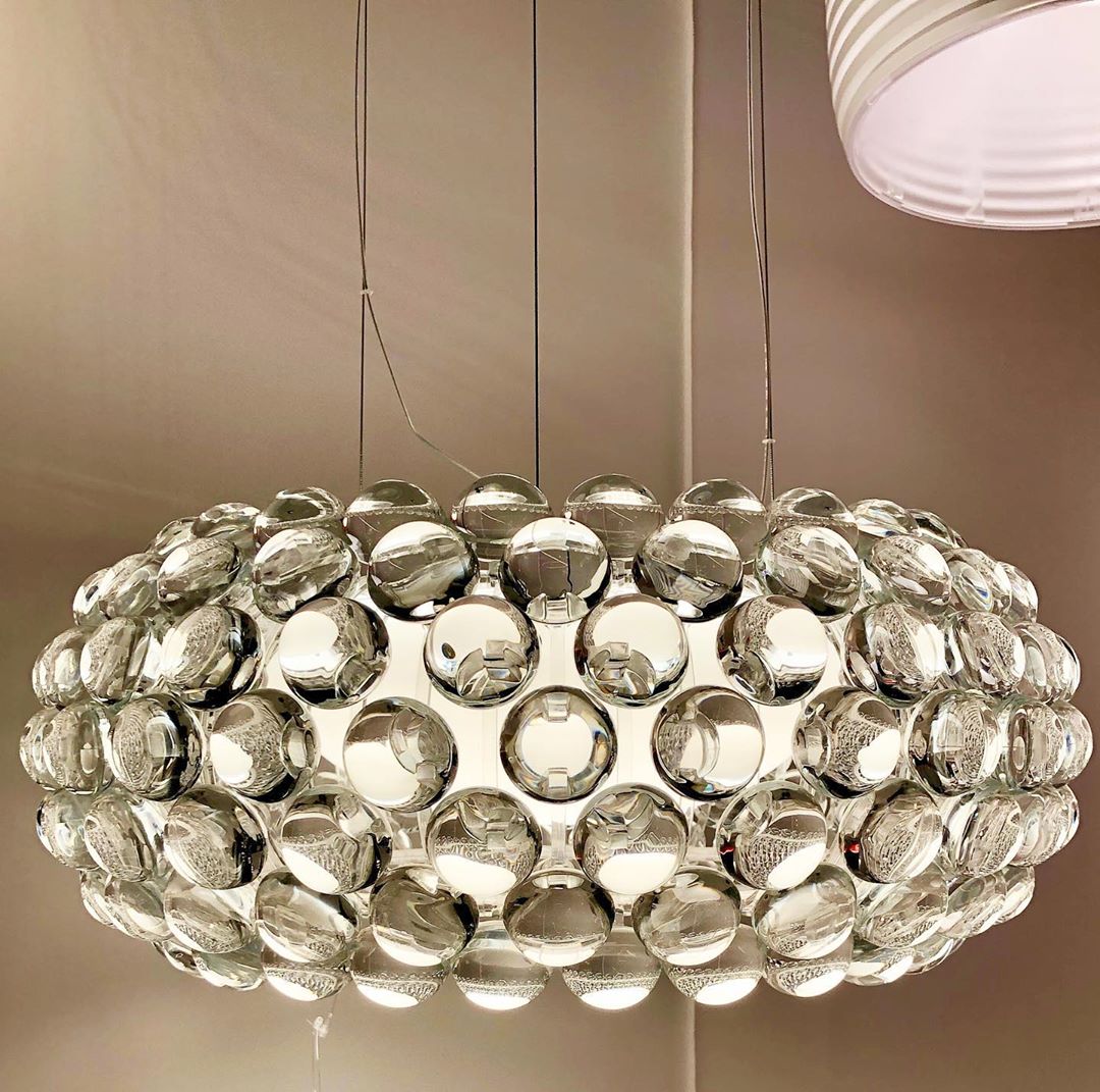 modern-transparent-sphere-pendant-light-acrylic-chandelier-for-living-room-and-bedroom