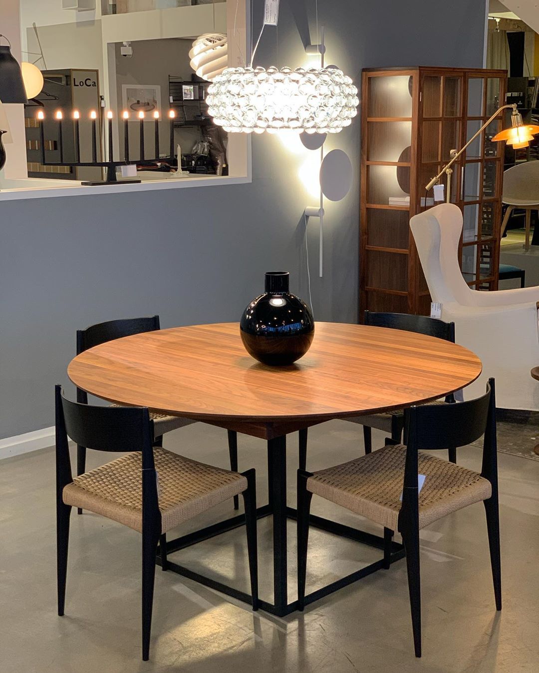 modern-transparent-sphere-pendant-light-acrylic-chandelier-for-living-room-and-bedroom