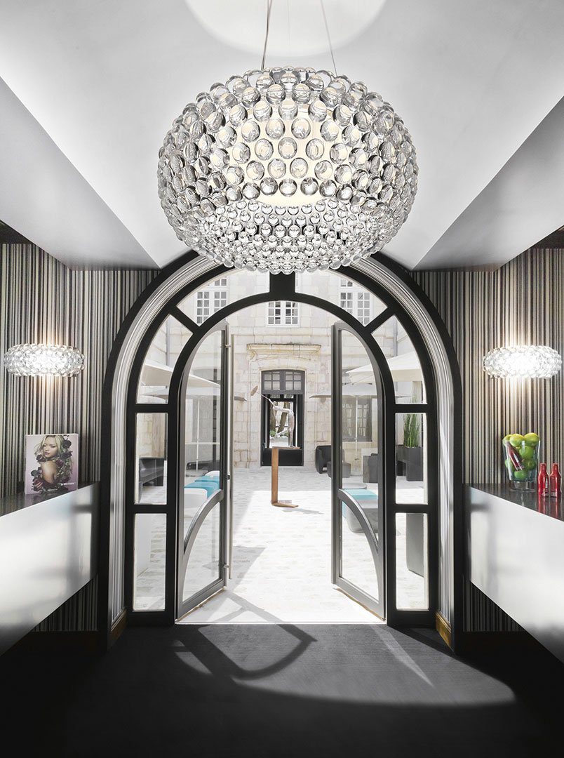 modern-transparent-sphere-pendant-light-acrylic-chandelier-for-living-room-and-bedroom