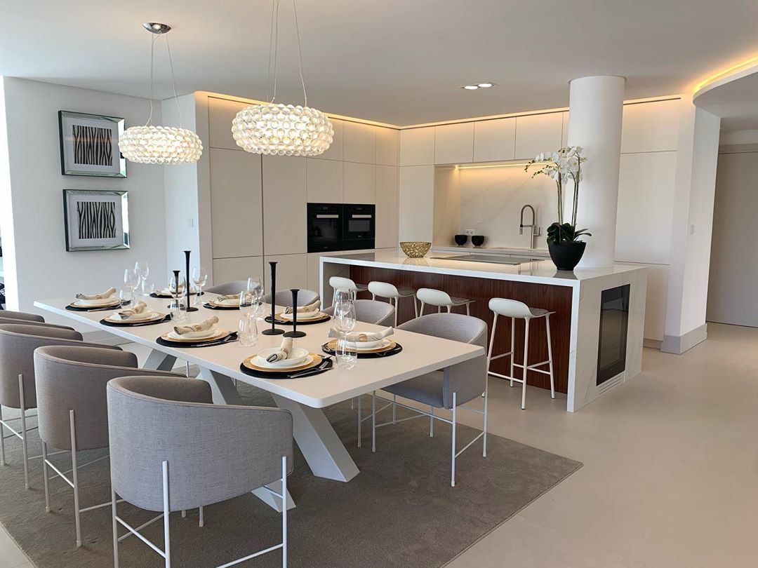 modern-transparent-sphere-pendant-light-acrylic-chandelier-for-living-room-and-bedroom