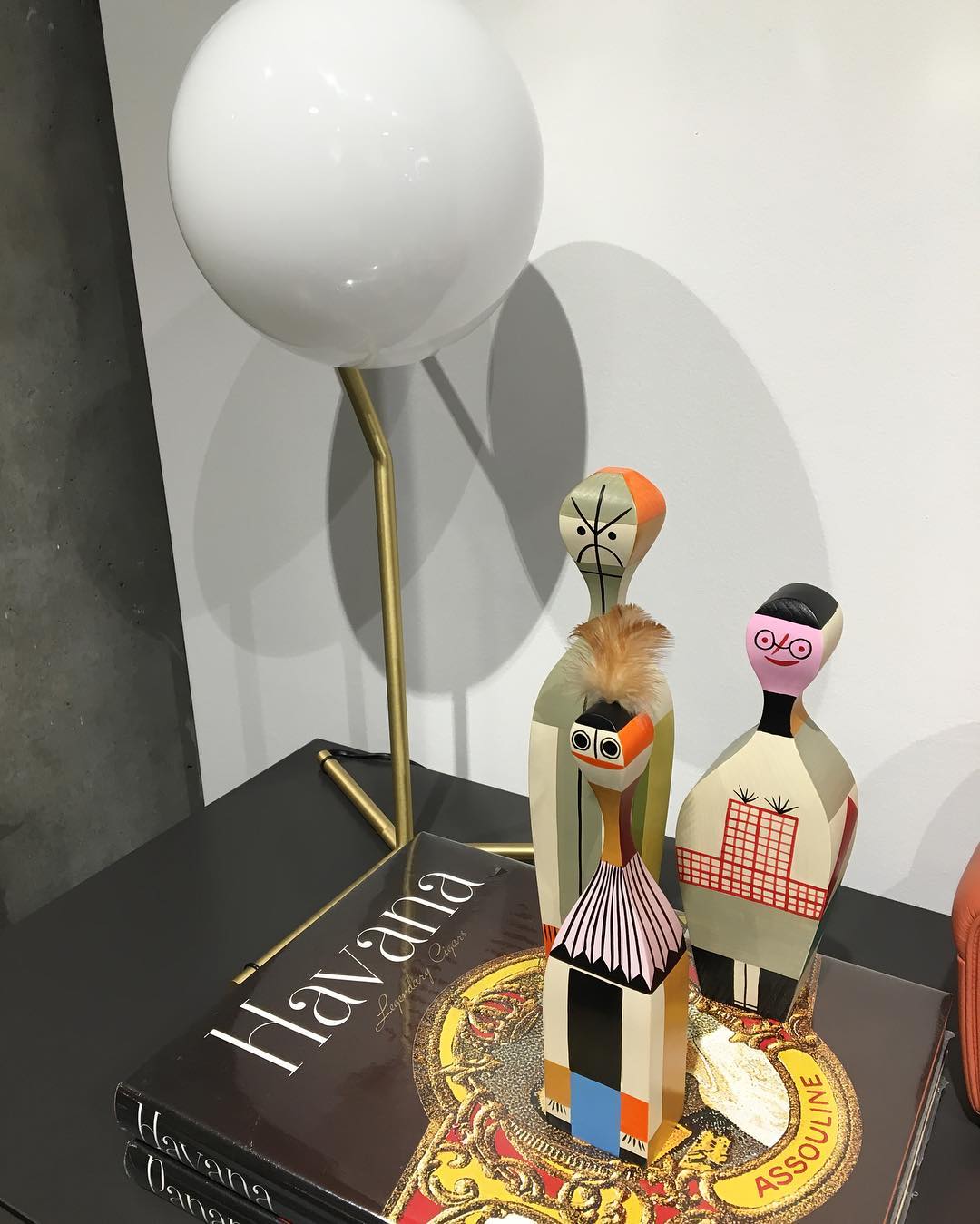 modern-opalescent-blown-glass-globe-table-lamp-with-flexible-steel-base-and-gold-finish