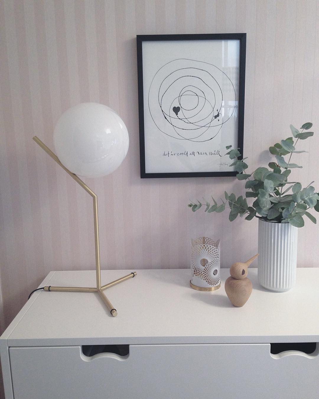 modern-opalescent-blown-glass-globe-table-lamp-with-flexible-steel-base-and-gold-finish