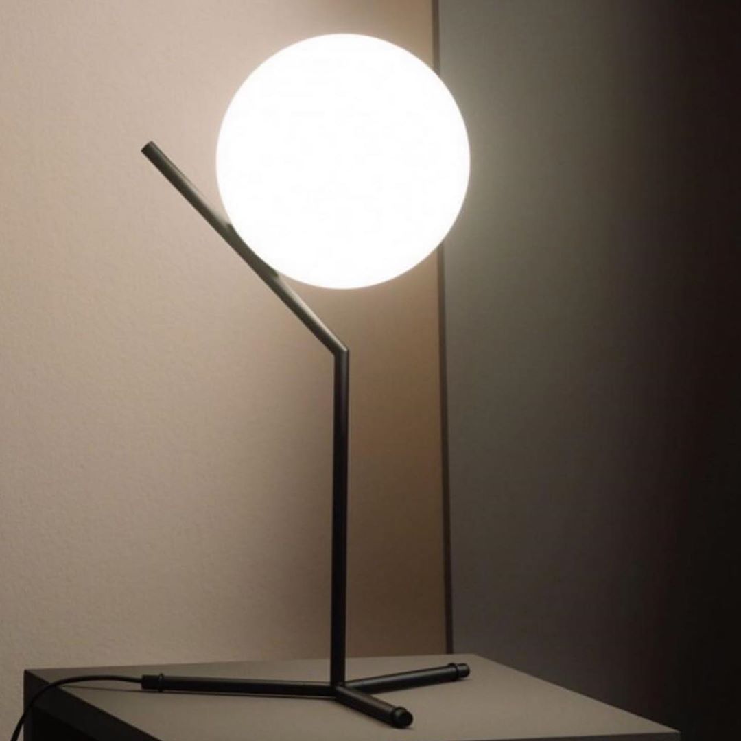 modern-opalescent-blown-glass-globe-table-lamp-with-flexible-steel-base-and-gold-finish