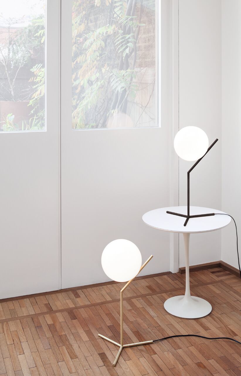 modern-opalescent-blown-glass-globe-table-lamp-with-flexible-steel-base-and-gold-finish