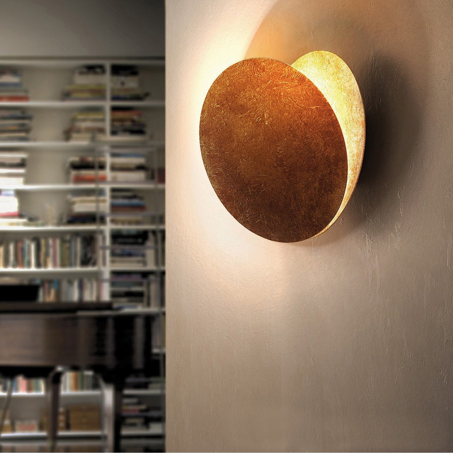 minimalist-adjustable-led-wall-lamp-handcrafted-metal-sconce-for-modern-interior-decor