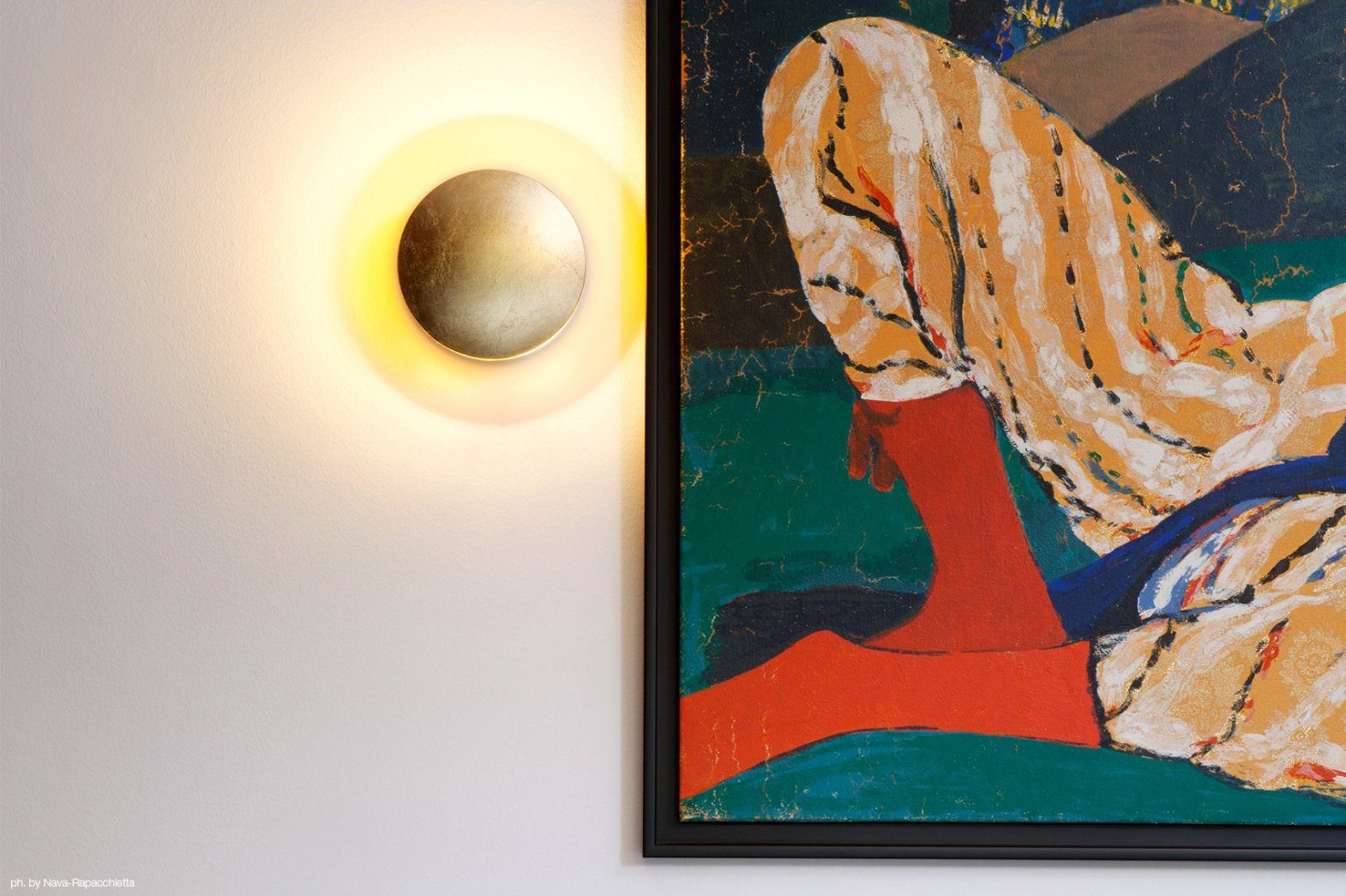 minimalist-adjustable-led-wall-lamp-handcrafted-metal-sconce-for-modern-interior-decor