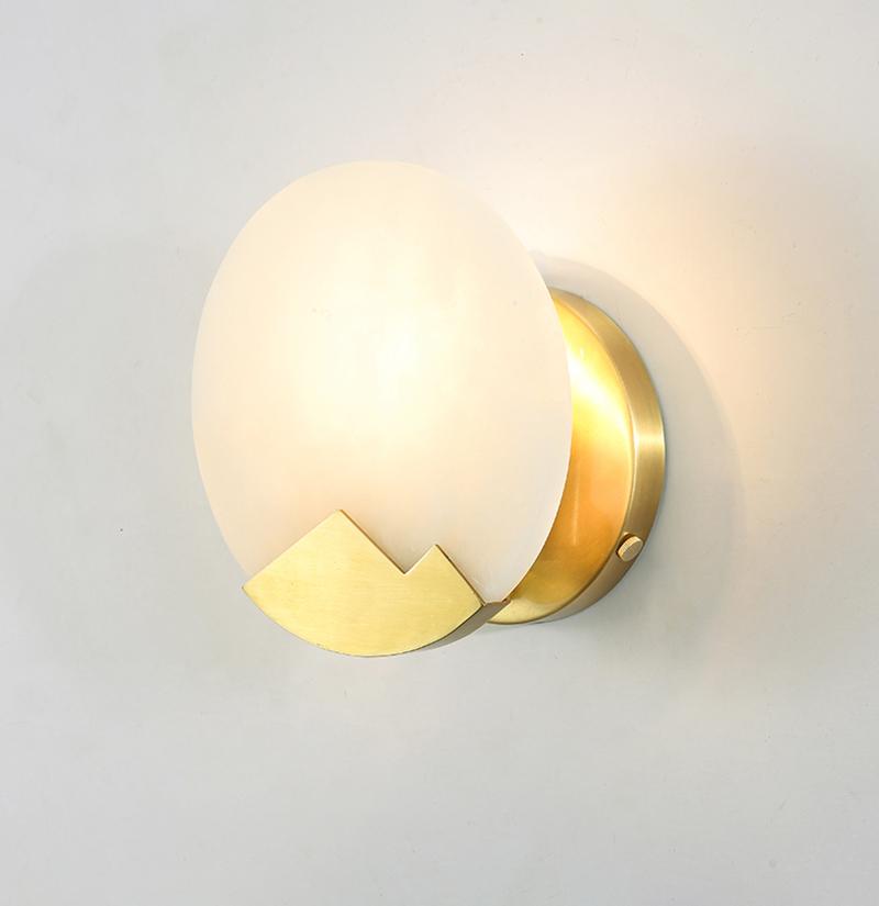 modern-natural-alabaster-stone-and-solid-brass-round-wall-sconce-luxury-lighting-fixture