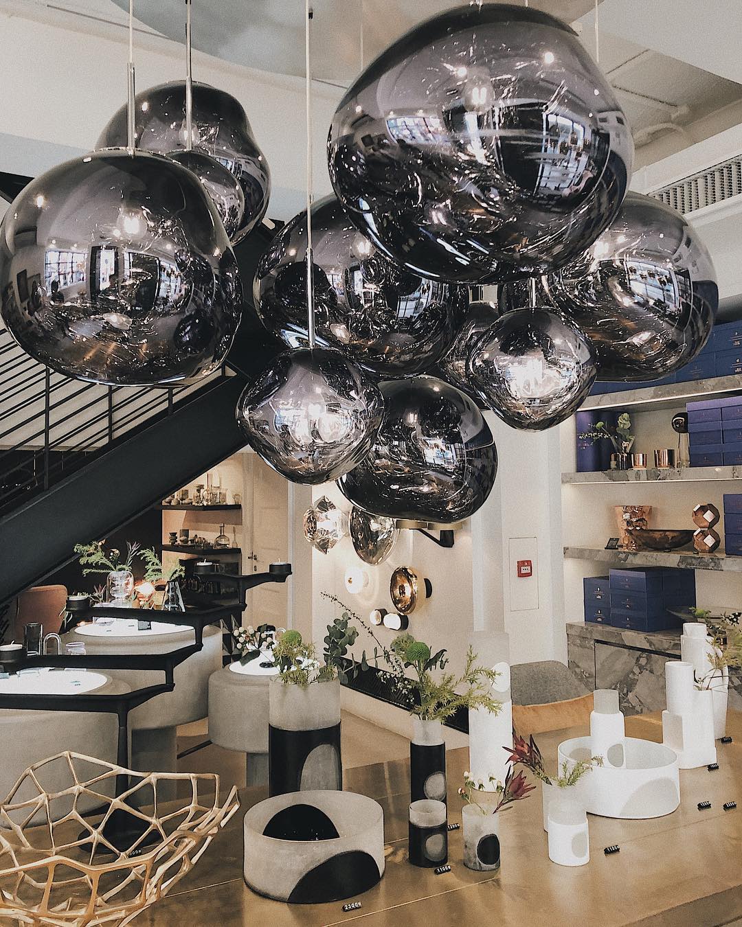 contemporary-melt-glass-style-lava-pendant-light-unique-mirror-finish-polycarbonate-hanging-lamp