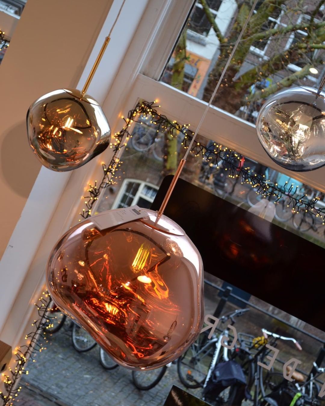 contemporary-melt-glass-style-lava-pendant-light-unique-mirror-finish-polycarbonate-hanging-lamp