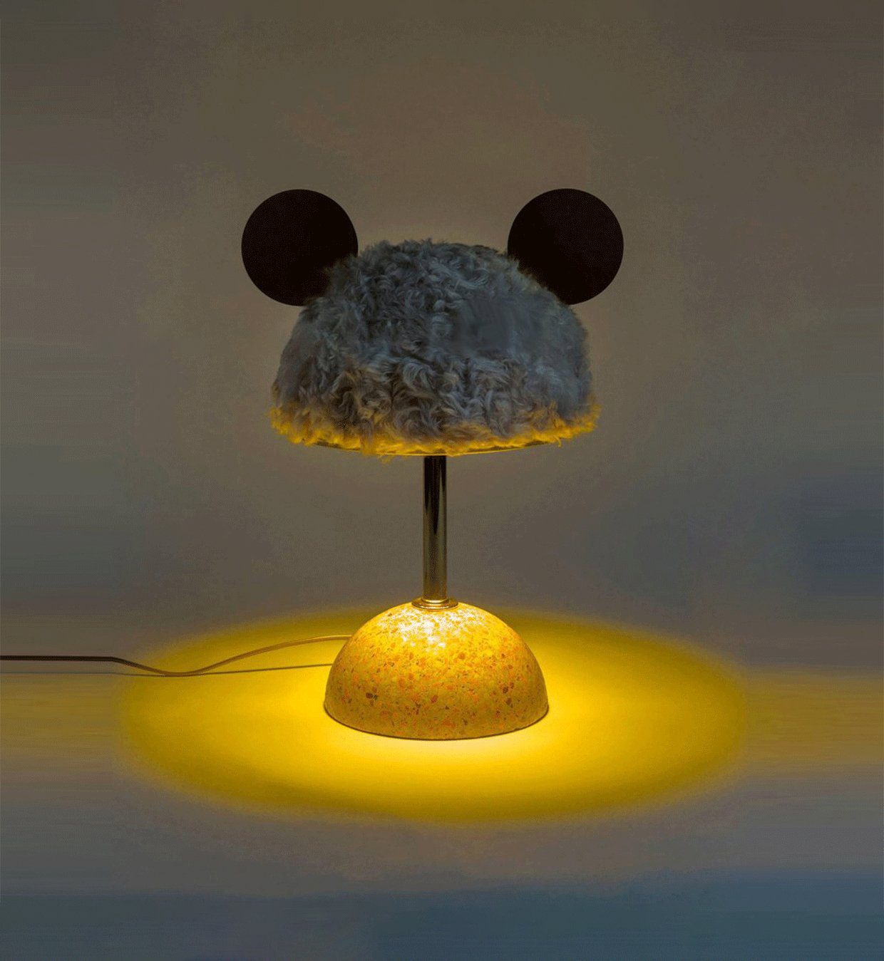 modern-terrazzo-base-table-lamp-with-green-fabric-shade-and-elegant-brass-accents