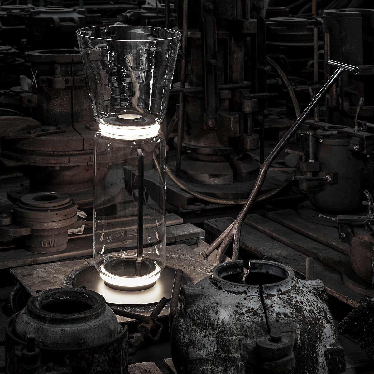 modern-stackable-glass-cylinder-led-floor-lamp-with-minimalist-architectural-design