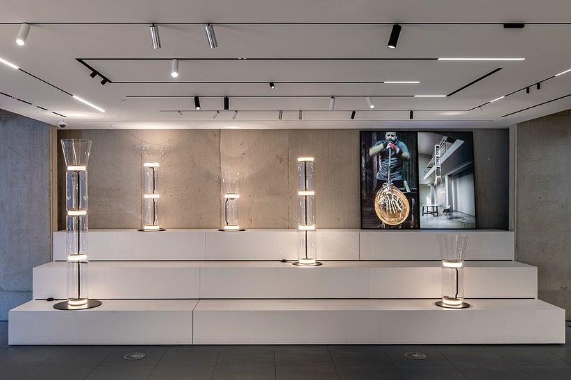 modern-stackable-glass-cylinder-led-floor-lamp-with-minimalist-architectural-design