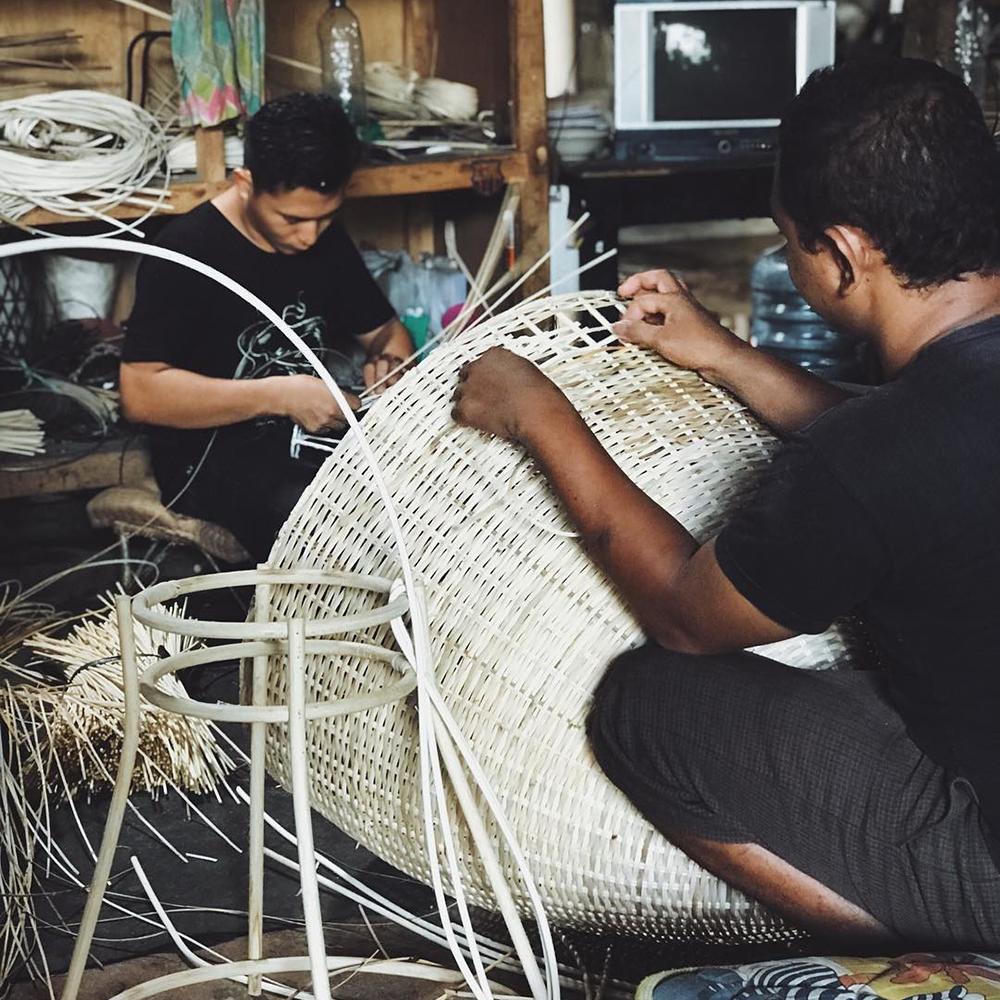 handwoven-natural-rattan-globe-pendant-lamp-for-coastal-and-bohemian-living-spaces