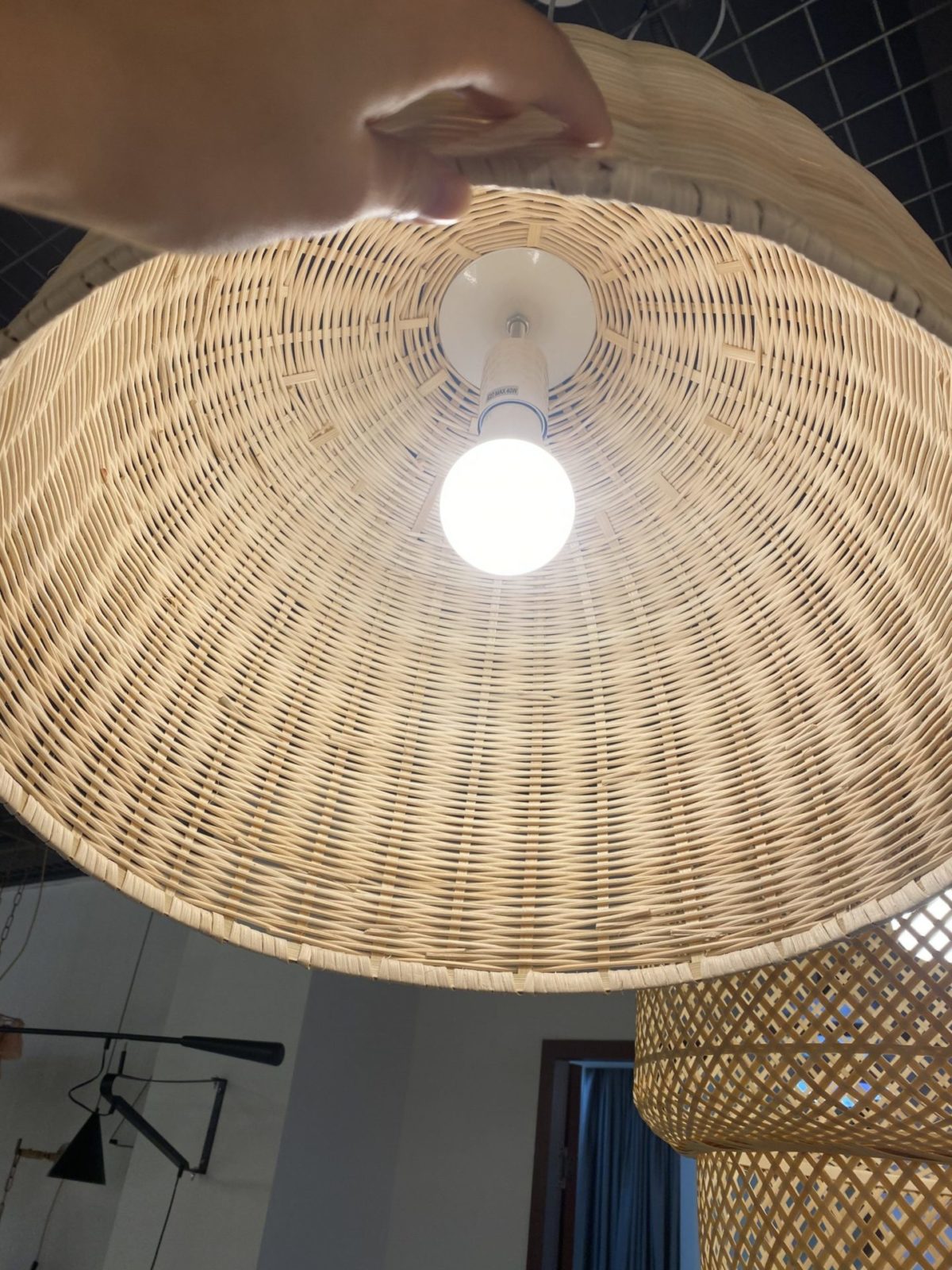 handwoven-natural-rattan-globe-pendant-lamp-for-coastal-and-bohemian-living-spaces