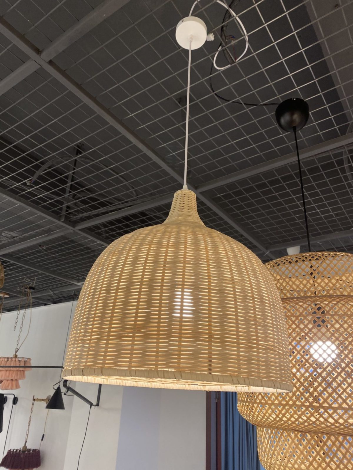 handwoven-natural-rattan-globe-pendant-lamp-for-coastal-and-bohemian-living-spaces