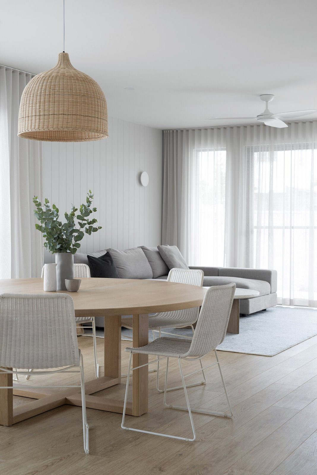 handwoven-natural-rattan-globe-pendant-lamp-for-coastal-and-bohemian-living-spaces