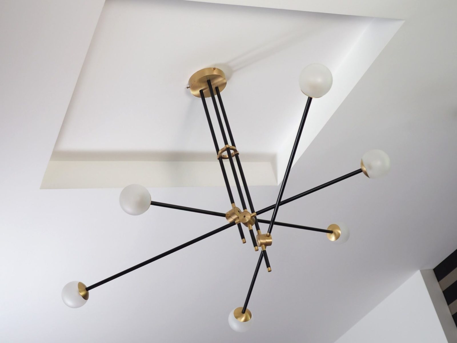 modern-hand-blown-glass-globe-chandelier-with-elegant-brass-and-copper-finishes