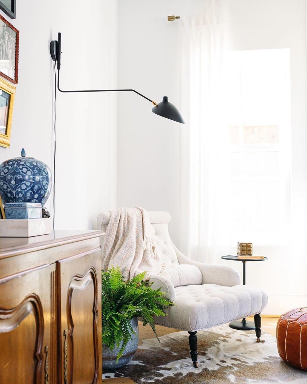 industrial-adjustable-long-arm-wall-sconce-with-rotating-metal-shade-for-indoor-lighting