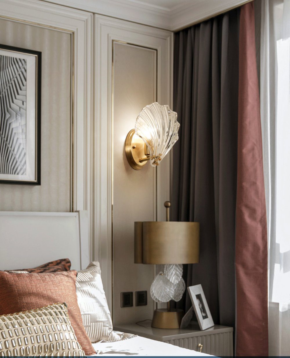 elegant-shell-shaped-brass-and-amber-glass-wall-lamp-for-modern-home-decor