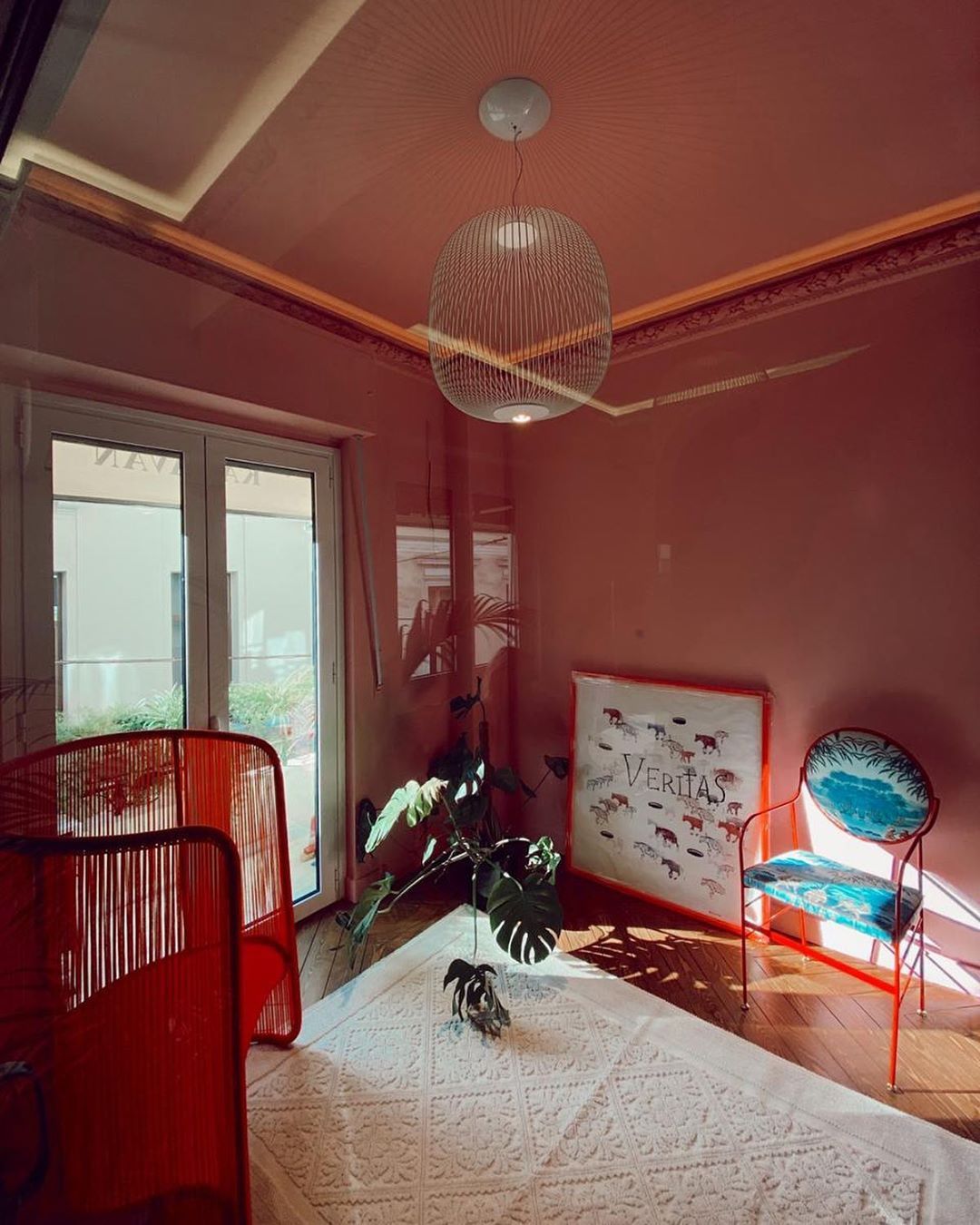 modern-geometric-cage-spokes-led-pendant-light-for-contemporary-living-and-dining-spaces