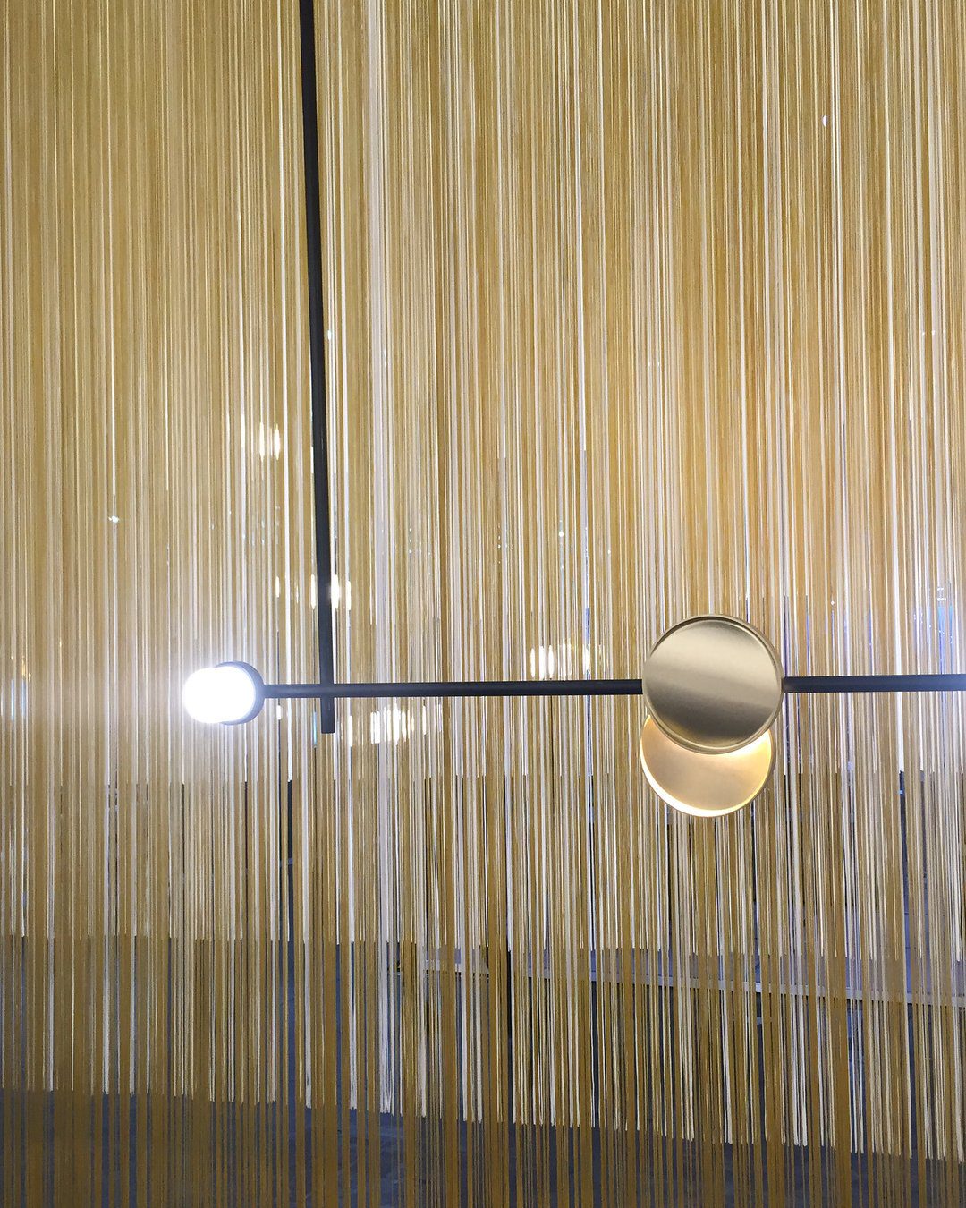 typography-cilon-disc-minimalist-led-pendant-lamp-sculptural-vertical-lighting-for-modern-living-space