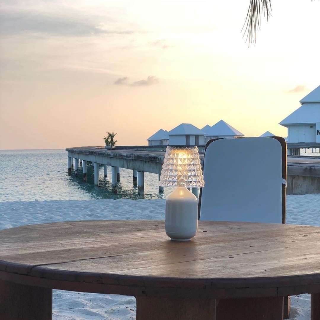 modern-prismatic-glass-table-lamp-with-studded-accents-and-metal-base-for-living-room