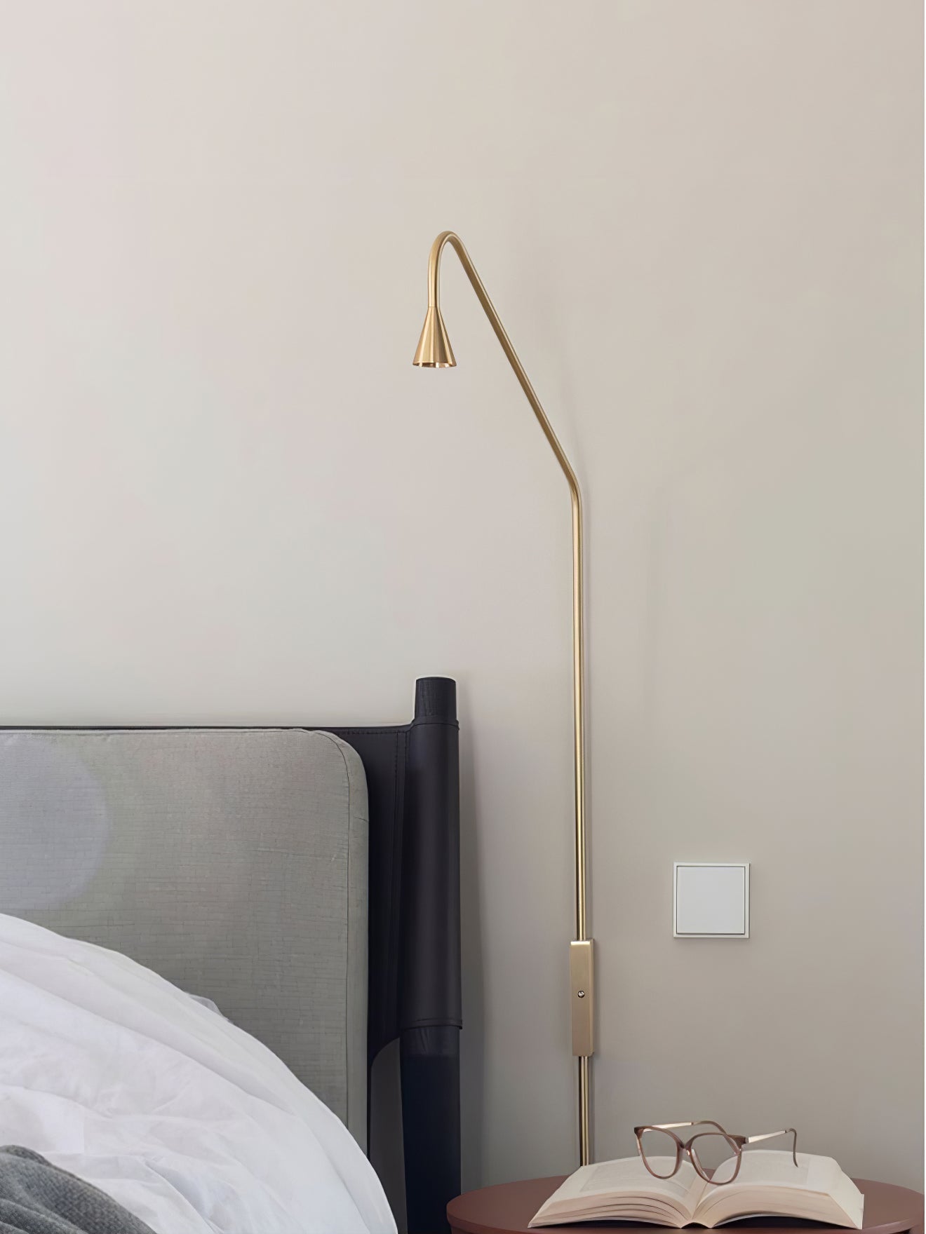 Pureform Geometric LED Wall Sconce Minimalist Indoor Lighting in Gold and Black