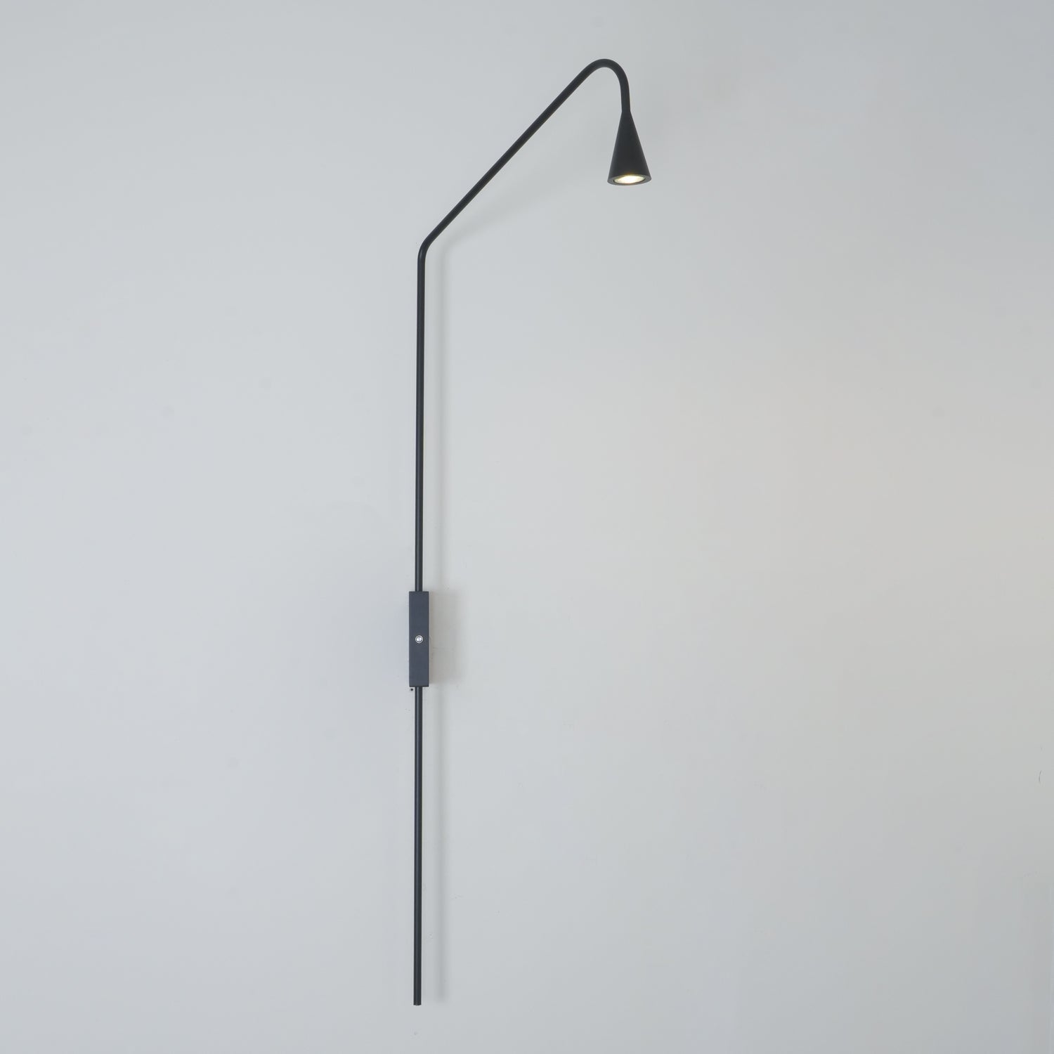 Pureform Geometric LED Wall Sconce Minimalist Indoor Lighting in Gold and Black