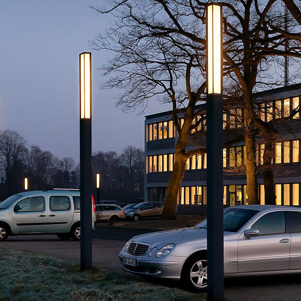 Solar Outdoor High Pole Post Light Waterproof LED Landscape Pathway Lighting for Villa Courtyard