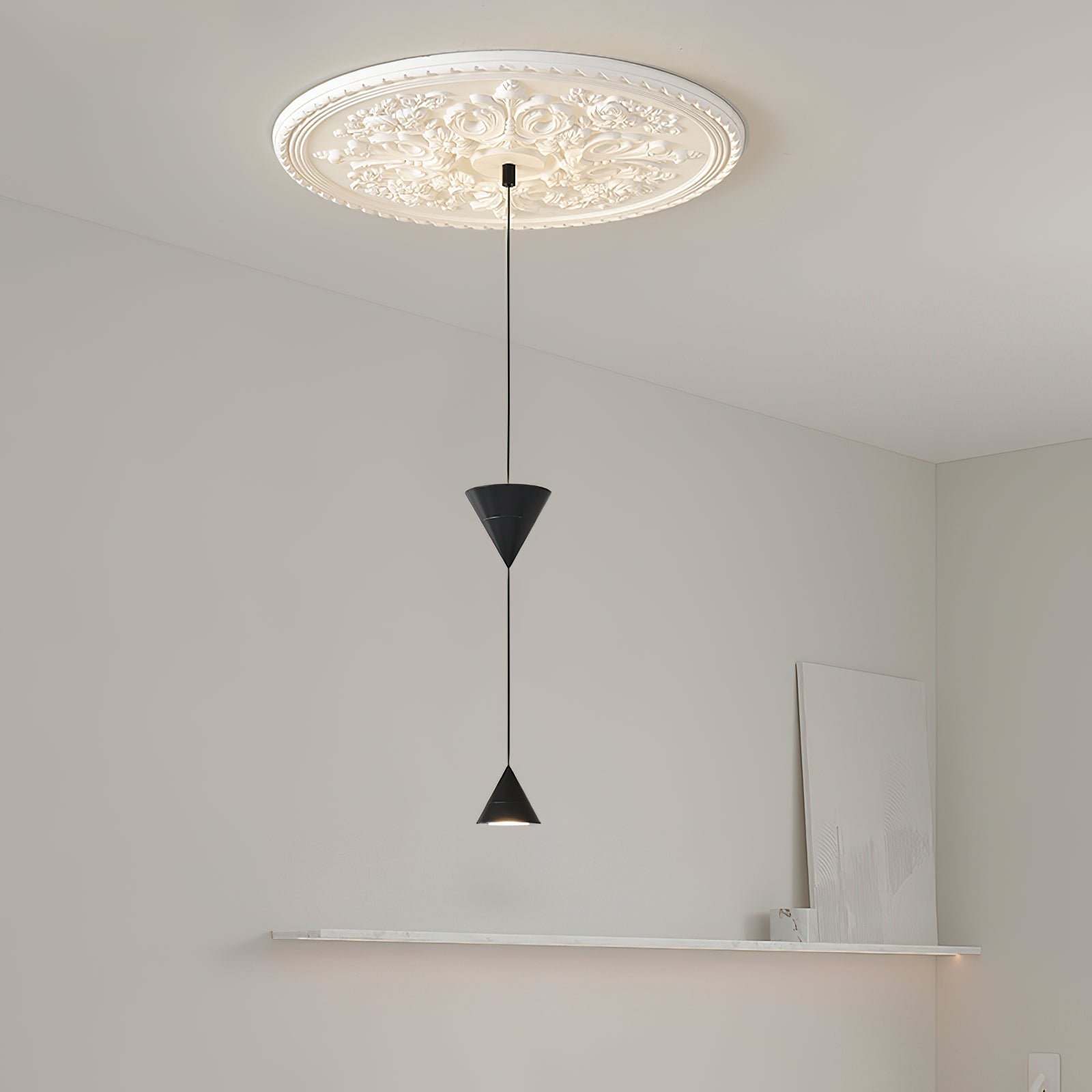 Stralunata Minimalist LED Pendant Light Circular Adjustable Hanging Lamp for Modern Interiors