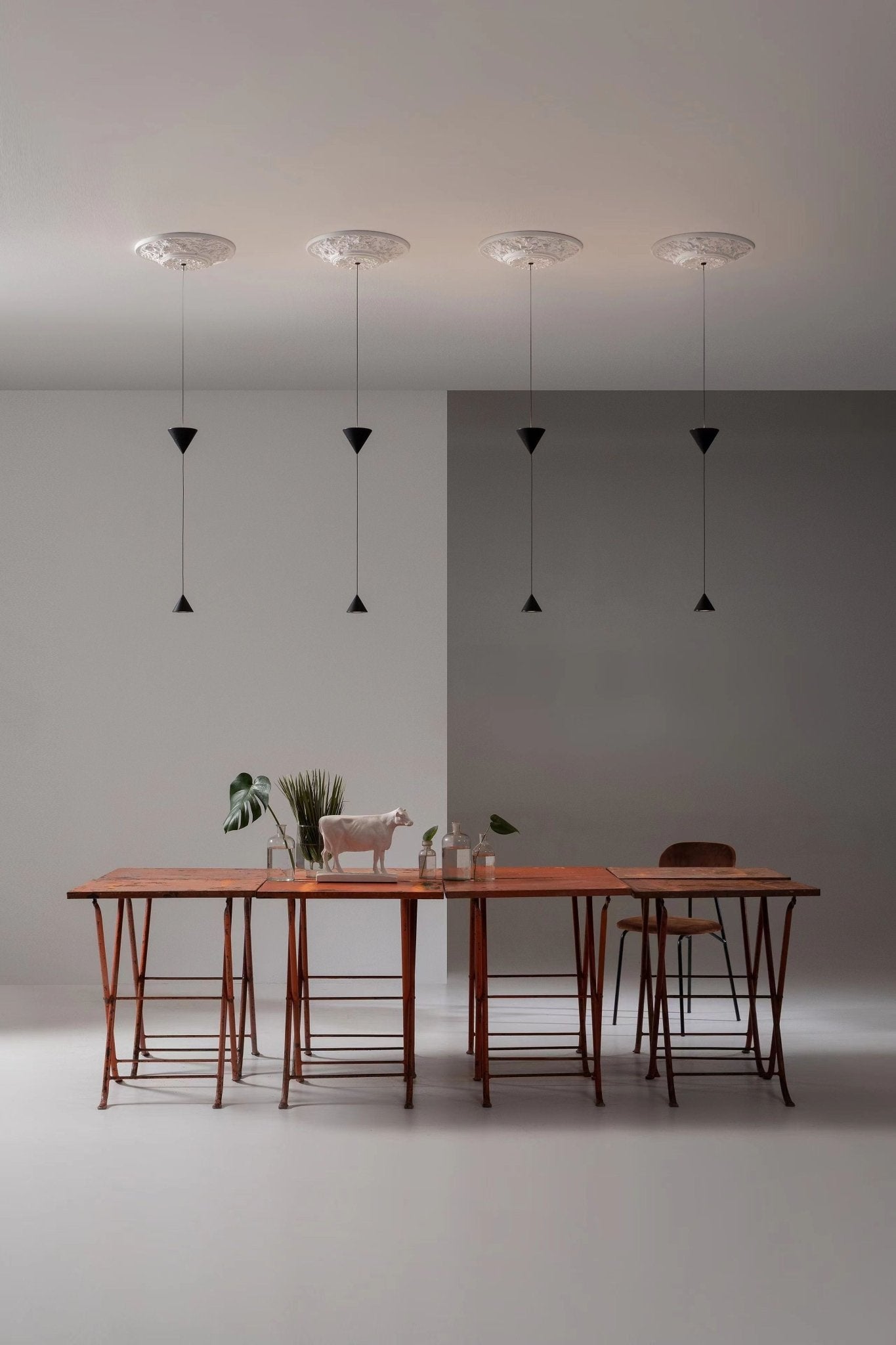 Stralunata Minimalist LED Pendant Light Circular Adjustable Hanging Lamp for Modern Interiors