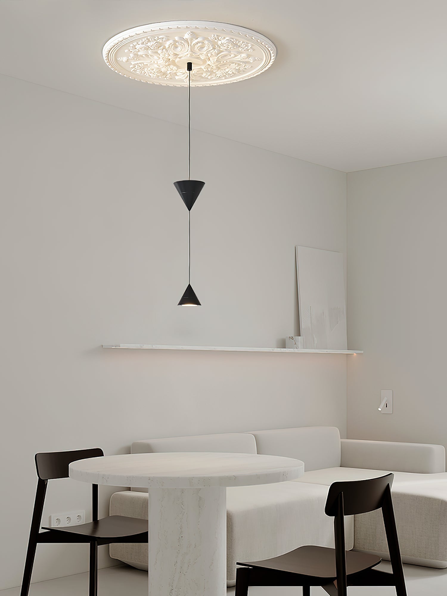 Stralunata Minimalist LED Pendant Light Circular Adjustable Hanging Lamp for Modern Interiors