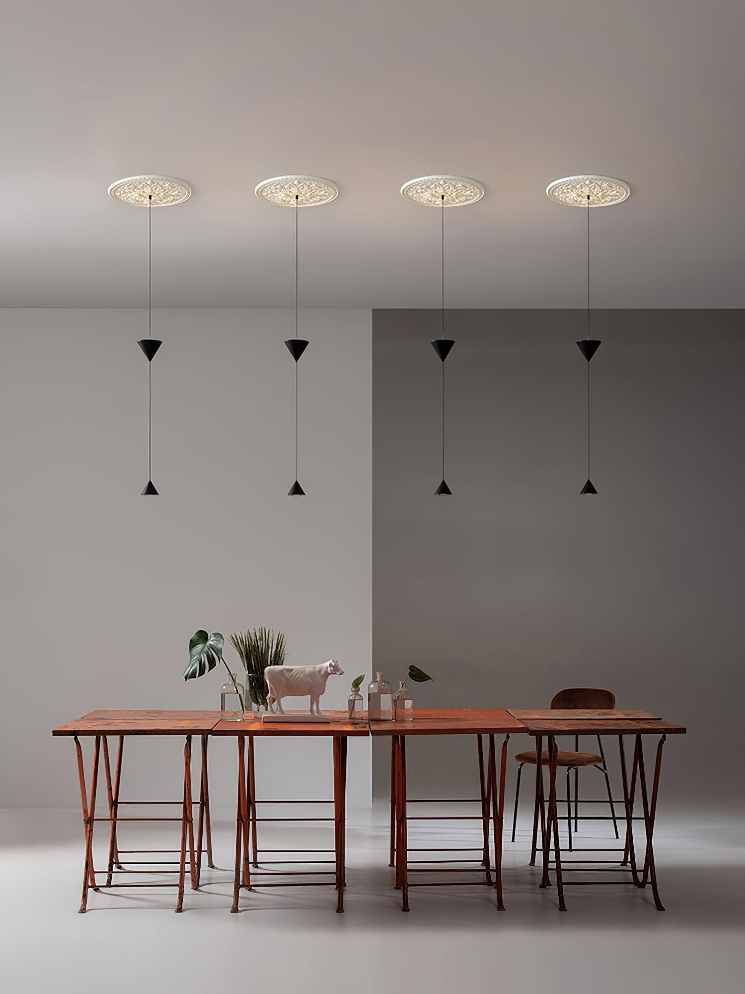 Stralunata Minimalist LED Pendant Light Circular Adjustable Hanging Lamp for Modern Interiors