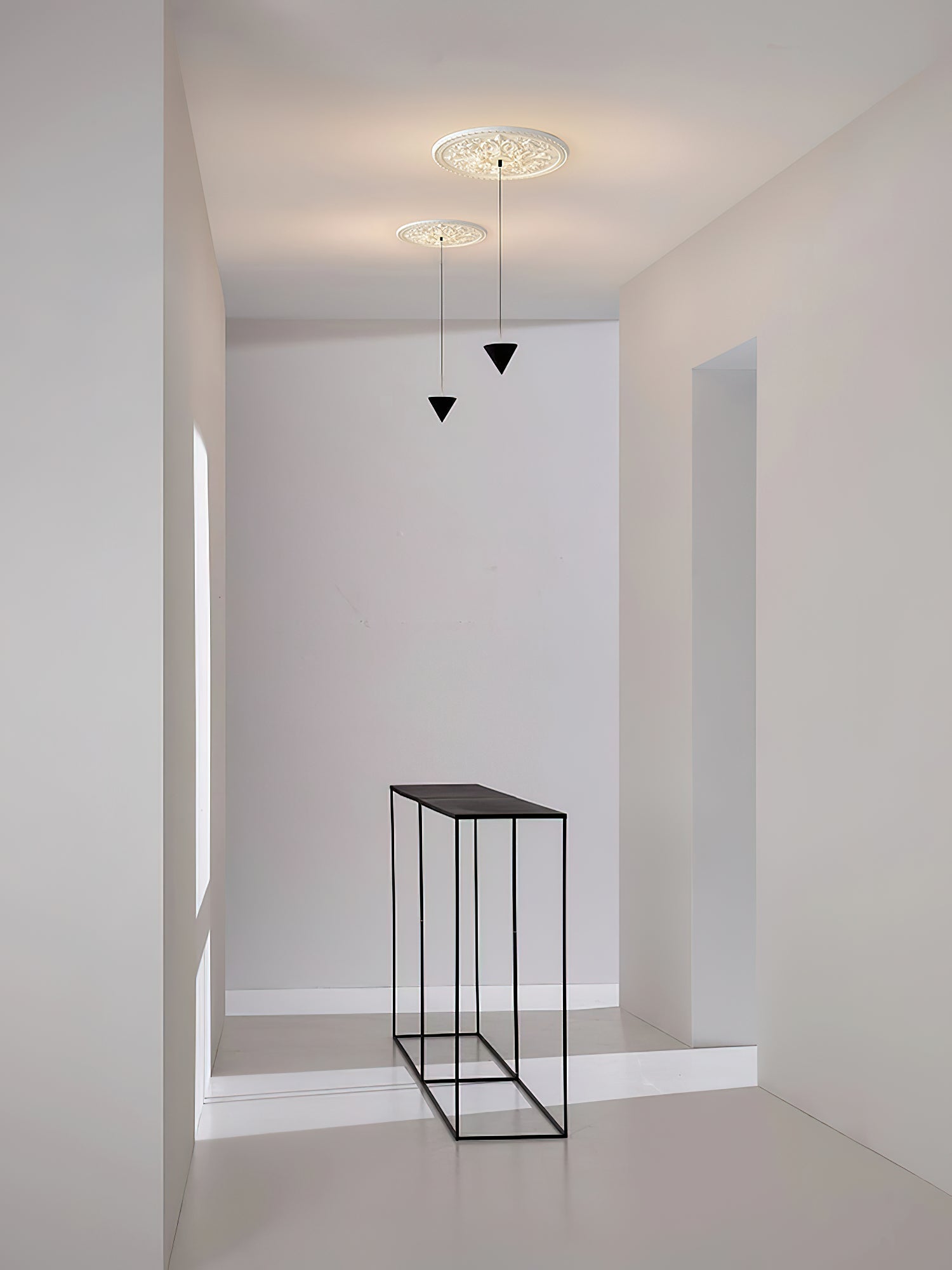 Stralunata Minimalist LED Pendant Light Circular Adjustable Hanging Lamp for Modern Interiors